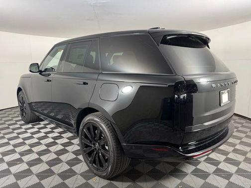 2025 Land Rover Range Rover P550e SE