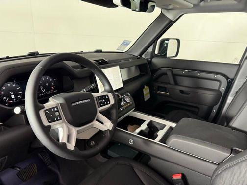 2025 Land Rover Defender 110 P300