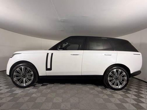 White Pearl 2026 Land Rover Range Rover P400 SE