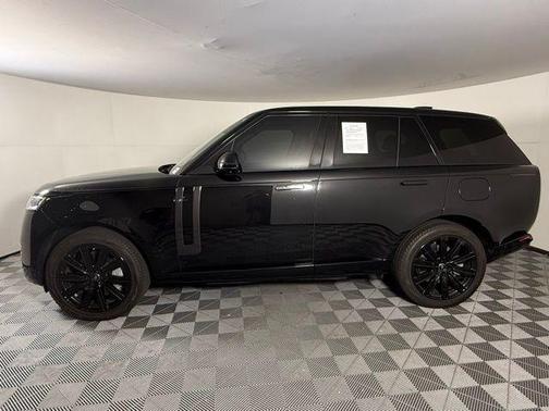 2025 Land Rover Range Rover P550e SE