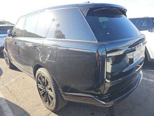2025 Land Rover Range Rover P550e SE
