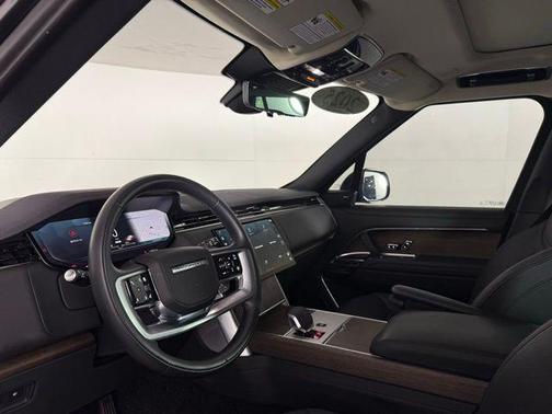 2025 Land Rover Range Rover P550e SE
