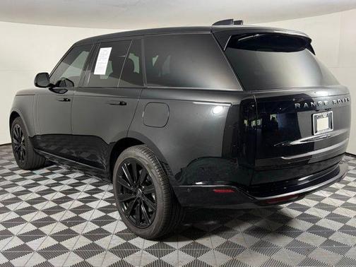 2025 Land Rover Range Rover P550e SE