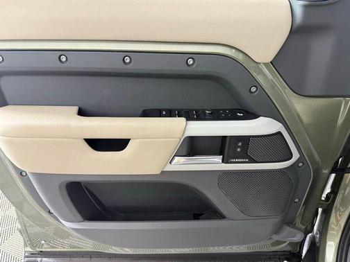 2020 Land Rover Defender 110 SE