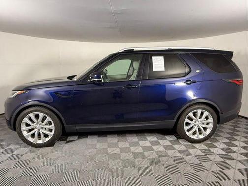 2022 Land Rover Discovery P300 S