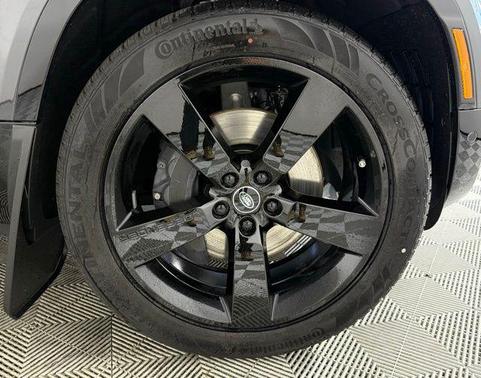 2025 Land Rover Defender 110 P500 X-Dynamic SE