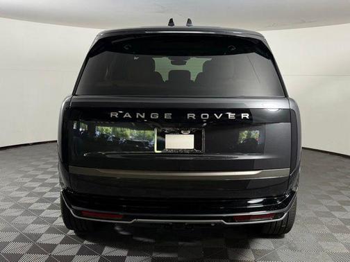 2025 Land Rover Range Rover P400 SE 7 Seat