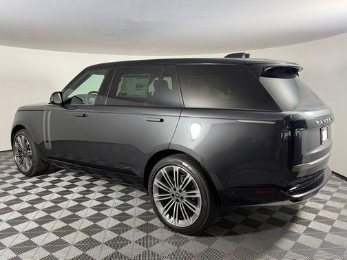 2025 Land Rover Range Rover P400 SE 7 Seat