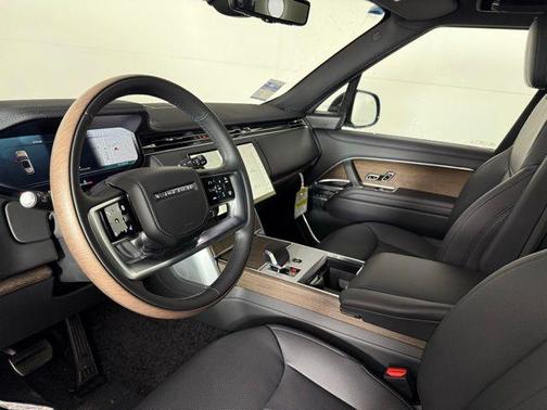 2025 Land Rover Range Rover P530 SE