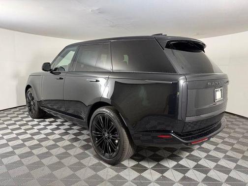 2025 Land Rover Range Rover P530 SE