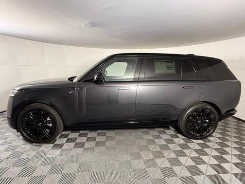 2025 Land Rover Range Rover P530 SE 7 Seat