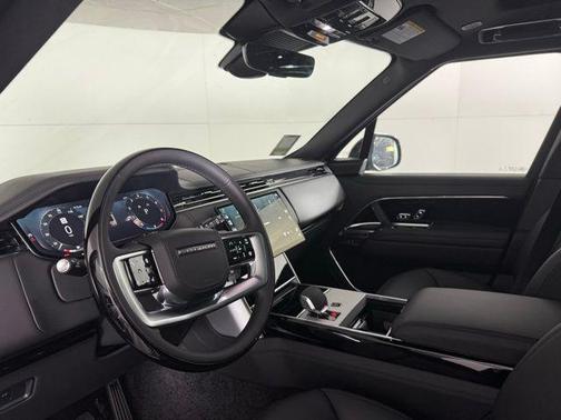 2025 Land Rover Range Rover P530 SE 7 Seat