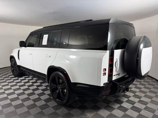 2023 Land Rover Defender 130 X-Dynamic SE