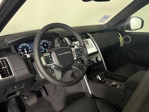2025 Land Rover Discovery P300 S