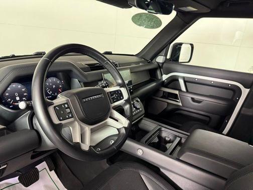 2024 Land Rover Defender 130 P400 X-Dynamic SE