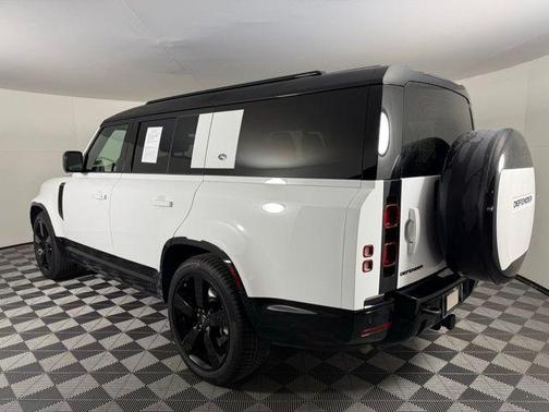2024 Land Rover Defender 130 P400 X-Dynamic SE