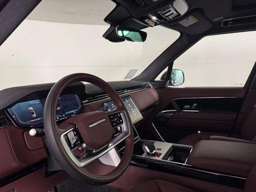 2025 Land Rover Range Rover P530 SE