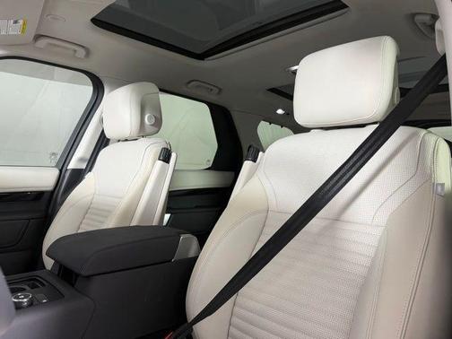 Santorini Black Metallic 2026 Land Rover Discovery S