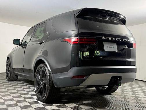 Santorini Black Metallic 2026 Land Rover Discovery S