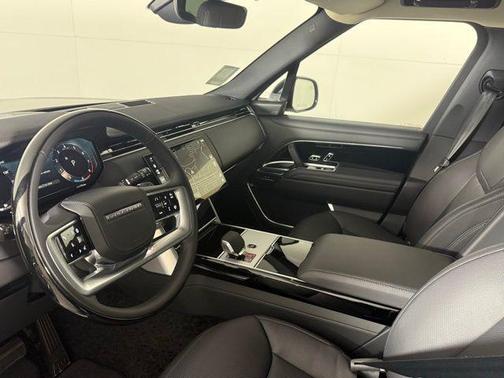 2025 Land Rover Range Rover P530 SE