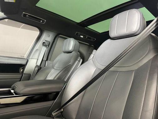 Santorini Black Metallic 2024 Land Rover Range Rover P400 SE