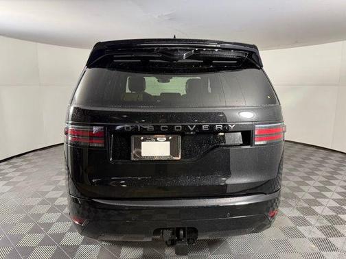 2025 Land Rover Discovery P300 Dynamic SE