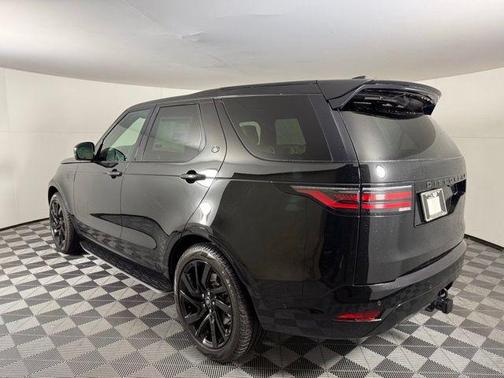 2025 Land Rover Discovery P300 Dynamic SE