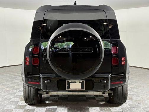 2024 Land Rover Defender X-Dynamic SE