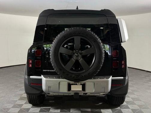 2025 Land Rover Defender 110 P300