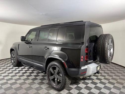 2025 Land Rover Defender 110 P400 S