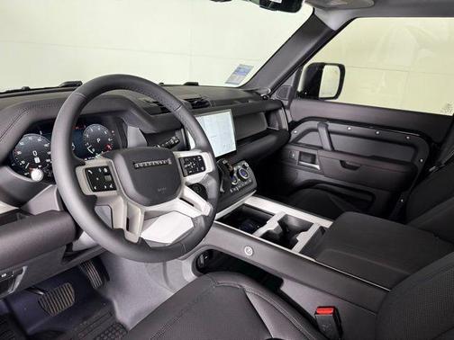 2025 Land Rover Defender 110 P400 S