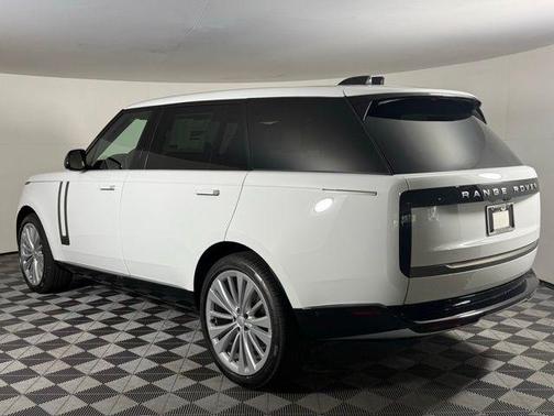 2025 Land Rover Range Rover P400 SE 7 Seat
