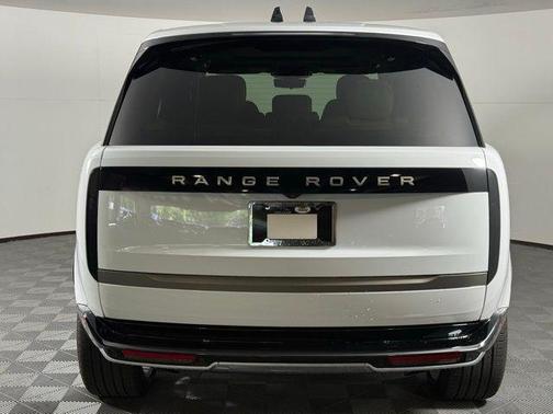 2025 Land Rover Range Rover P400 SE 7 Seat