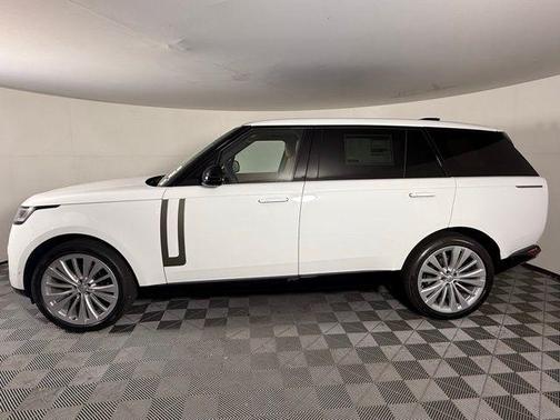 2025 Land Rover Range Rover P400 SE 7 Seat