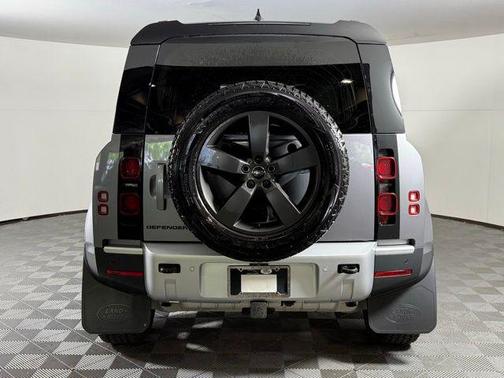 2024 Land Rover Defender 110 P300