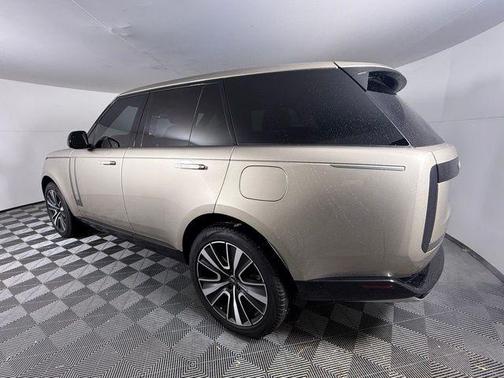 2025 Land Rover Range Rover P550e SE