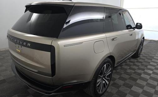 2025 Land Rover Range Rover P550e SE