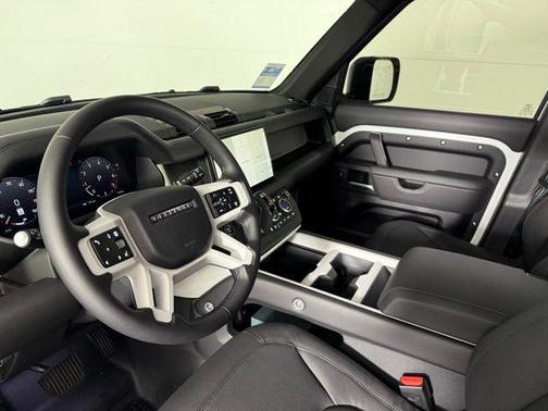2025 Land Rover Defender 130 P400 X-Dynamic SE