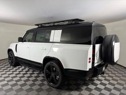 2025 Land Rover Defender 130 P400 X-Dynamic SE