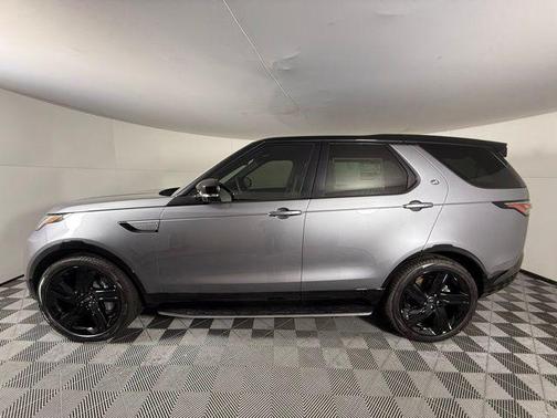 2025 Land Rover Discovery P300 Dynamic SE