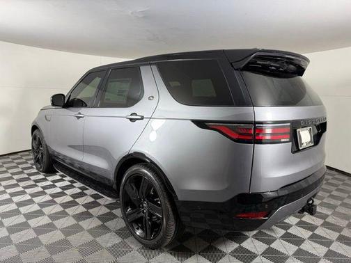2025 Land Rover Discovery P300 Dynamic SE