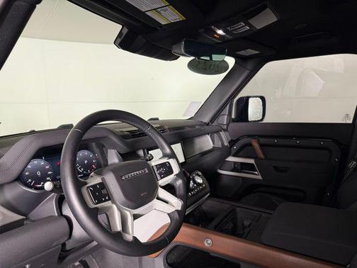 2023 Land Rover Defender 110 SE