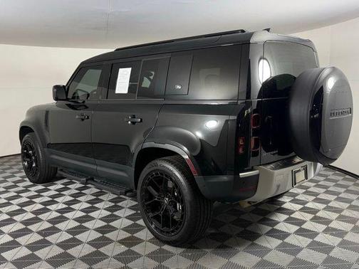 2023 Land Rover Defender 110 SE