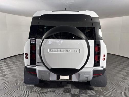 2025 Land Rover Defender 110 P400 S