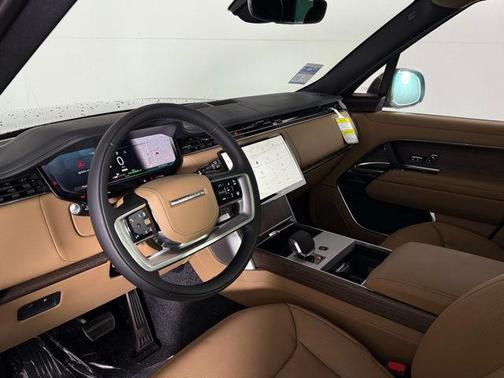 2025 Land Rover Range Rover P550e SE