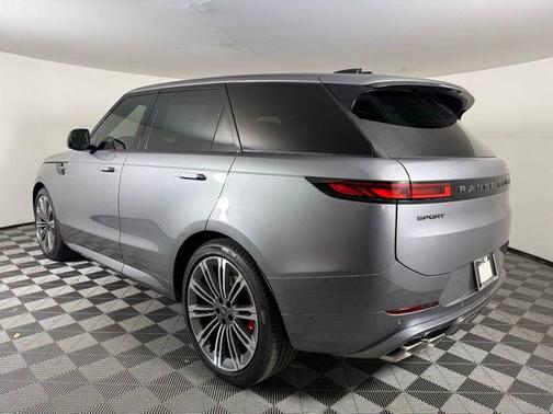 2025 Land Rover Range Rover Sport SE
