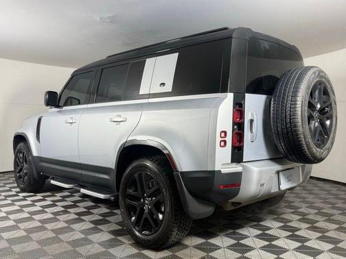 2023 Land Rover Defender 110 SE