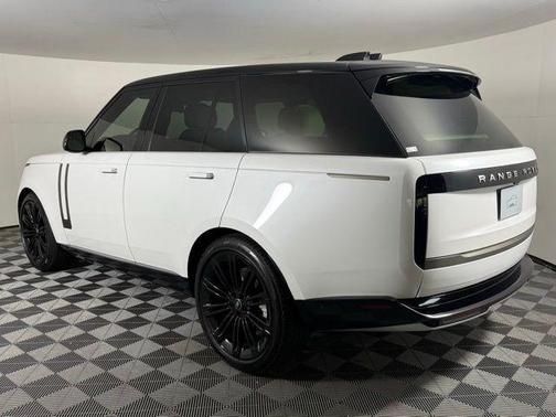 2025 Land Rover Range Rover P530 SE