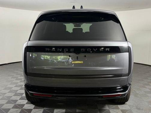 2025 Land Rover Range Rover P550e SE