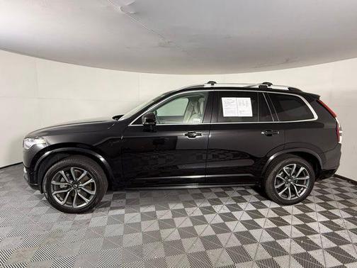 2019 Volvo XC90 T6 Momentum